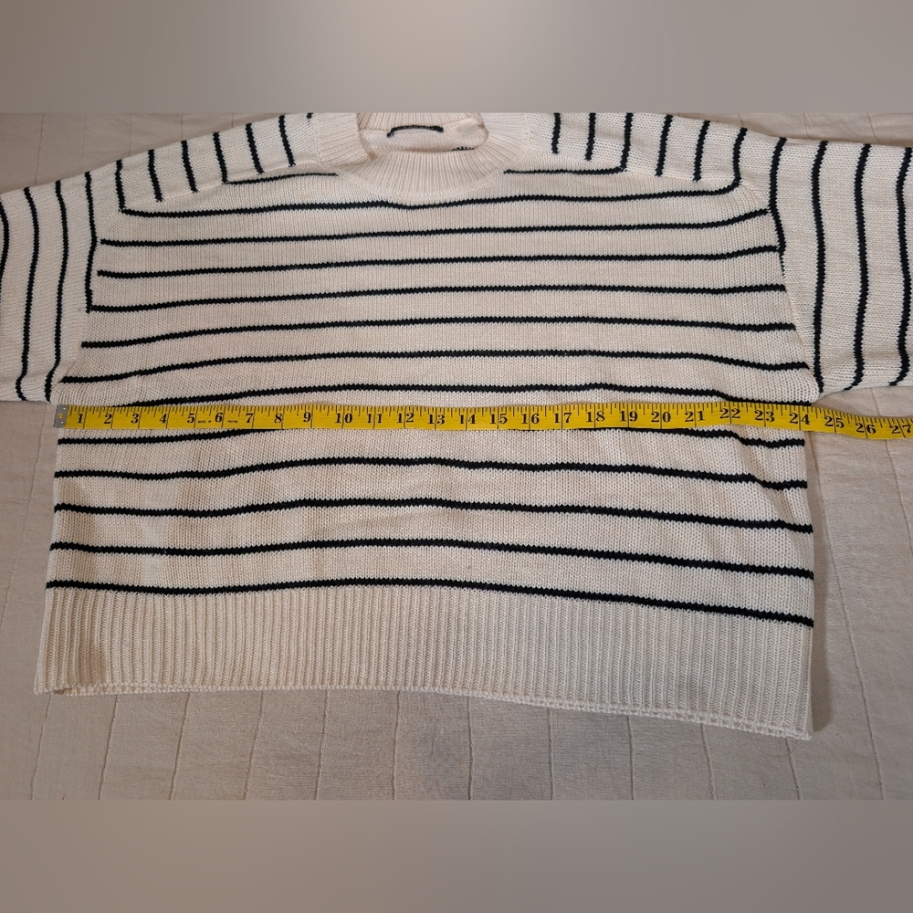 T Tahari Black and Cream Striped Sweater. Women's Size XL - Picture 8 of 10